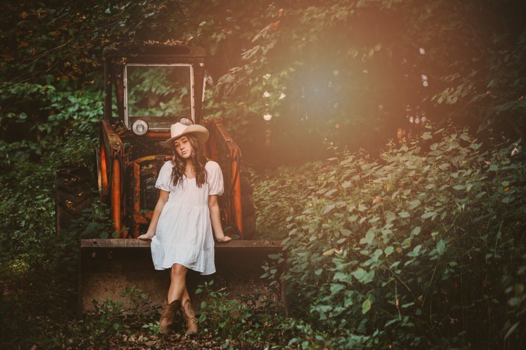 Farm senior photos, country senior photo, Syracuse senior photographer, Baldwinsville senior photographer, Syracuse photographer, country senior portraits